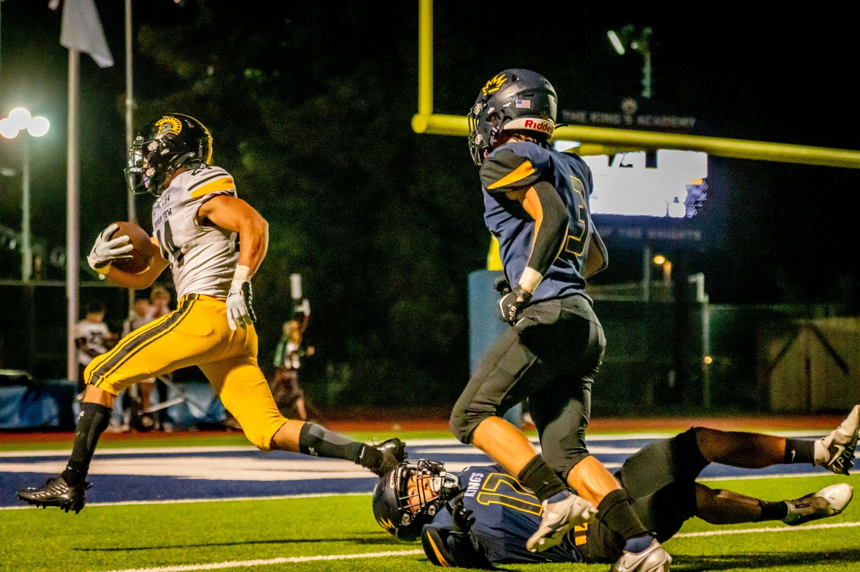 Mountain View High running back Arturo Hernandez races into the end zone Thursday night against The King’s Academy. The junior rushed for a pair of TDs in the Spartans’ 35-20 season-opening win.