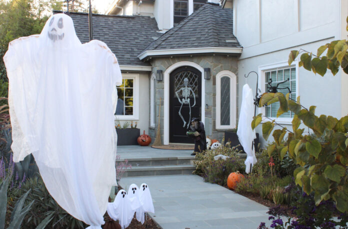 Local homes get in the Halloween spirit