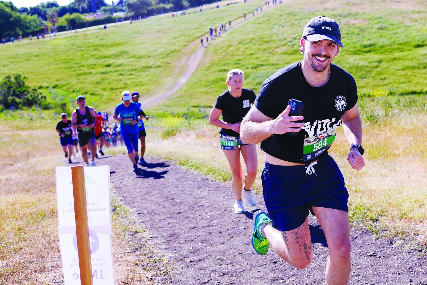 Runners at the Los Altos Hills Pathways Run/Walk