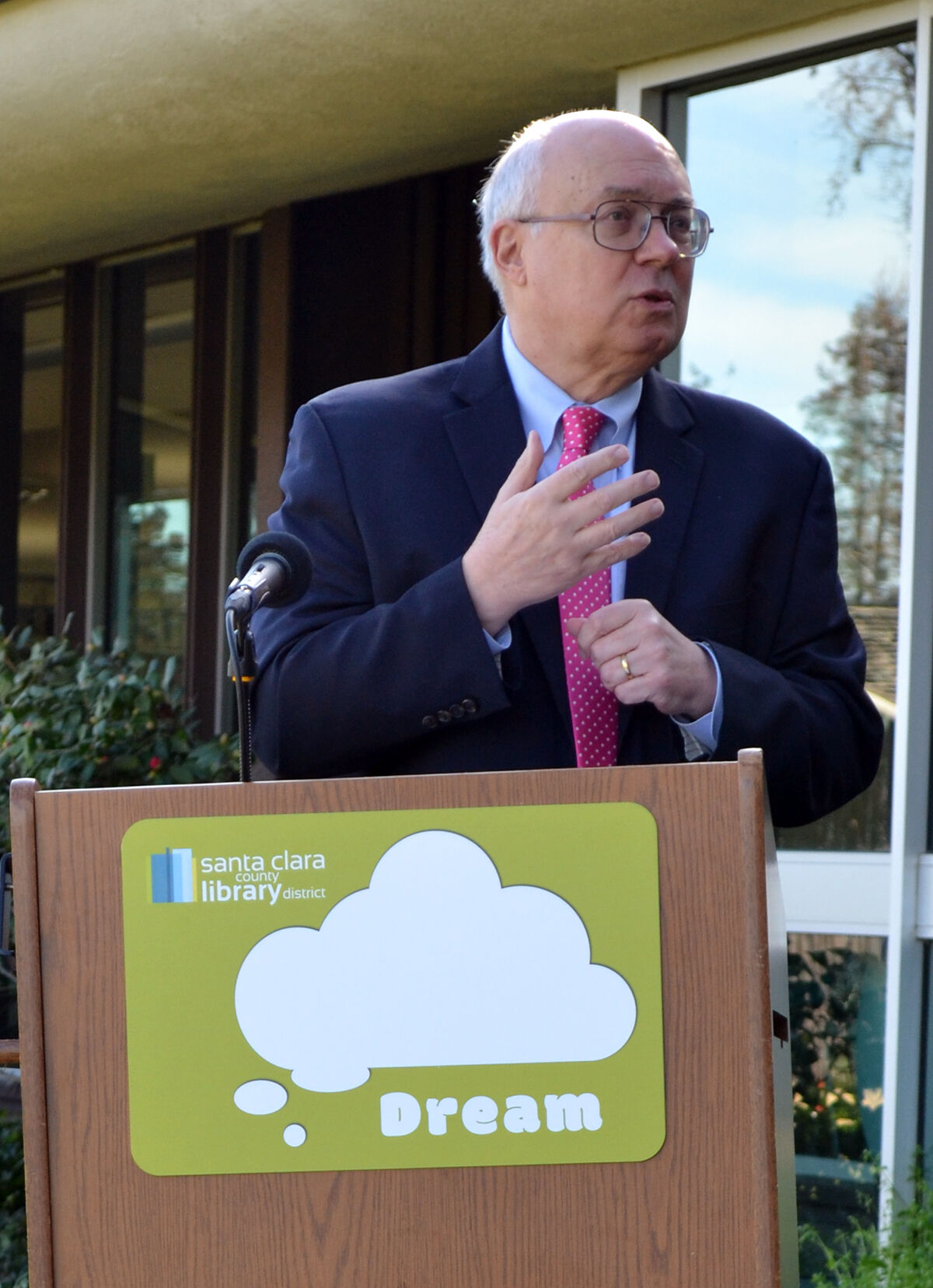 Santa Clara County Supervisor Joe Simitian announces free distribution of COVID-19 tests and masks via SCC libraries.