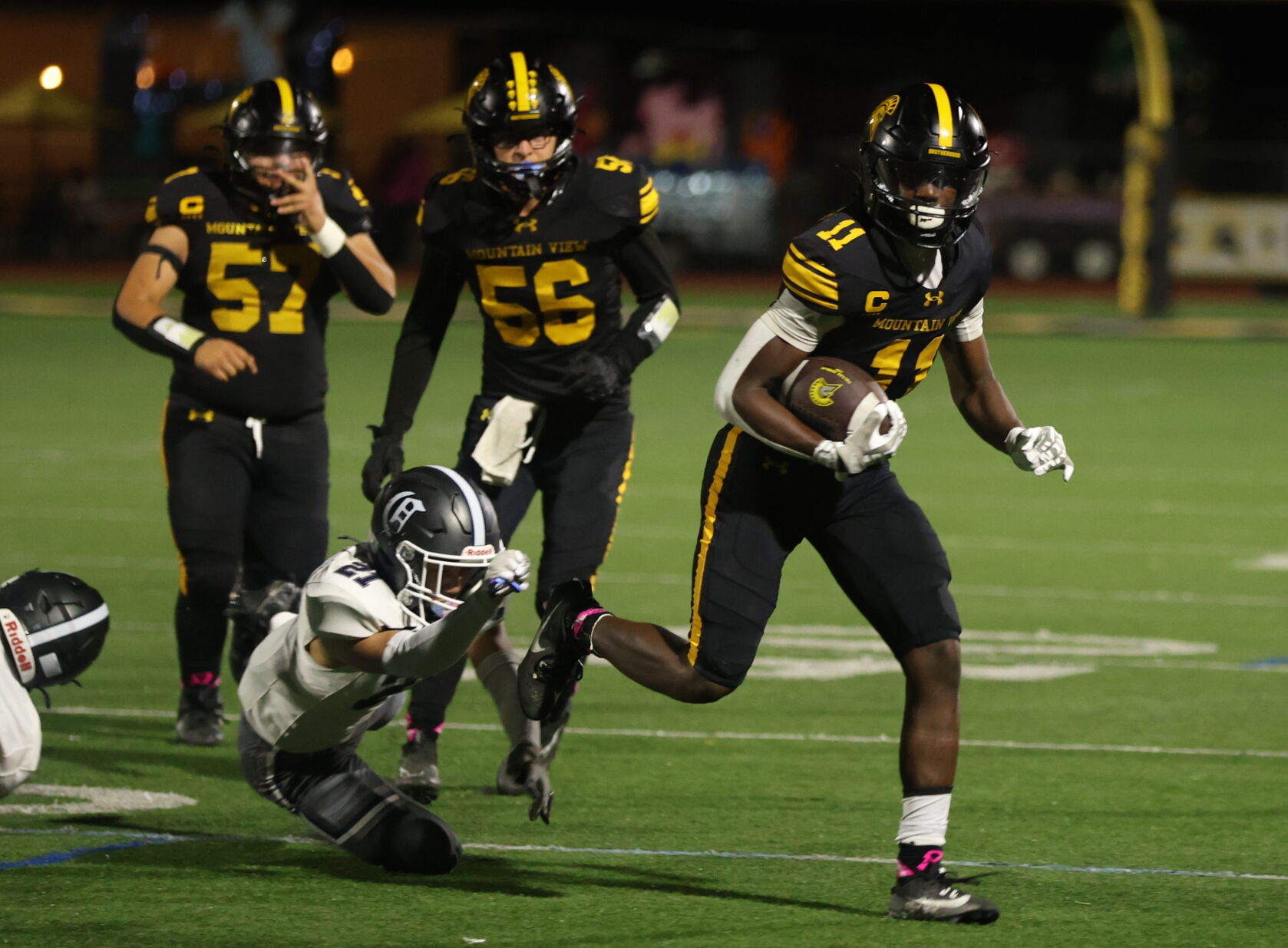 Mountain View gets comeback win against Carlmont