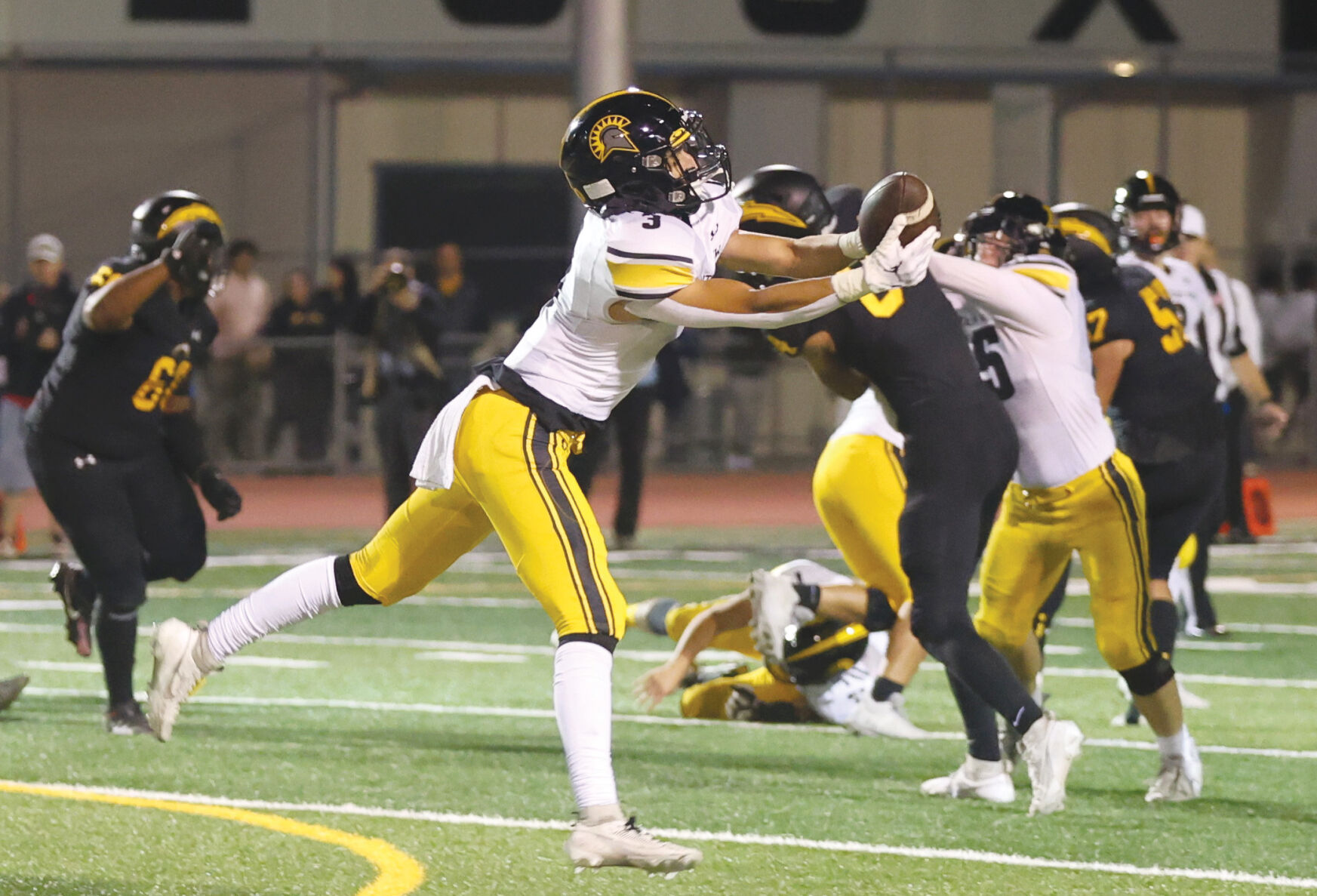 Mountain View wide receiver Lex Silver catches a pass during Friday’s loss against Wilcox.